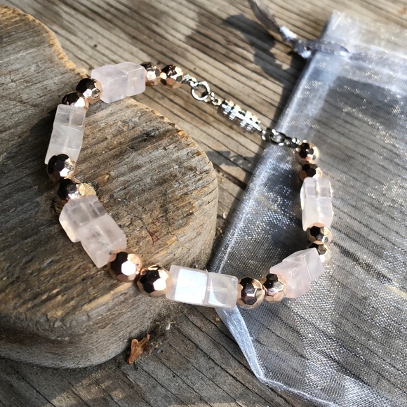 Hand Made Rose Quartz bracelet with magnetic clasp - Picture 4 of 4